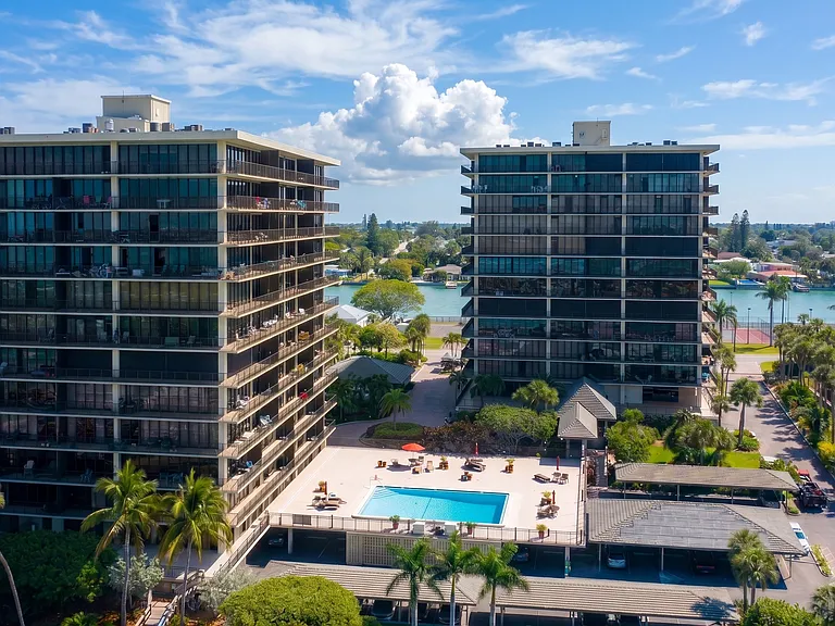 Bayshore Dr — Photo 28