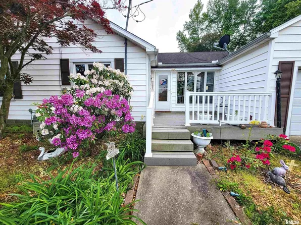 1200 S Main St, Clay City, IL 62824