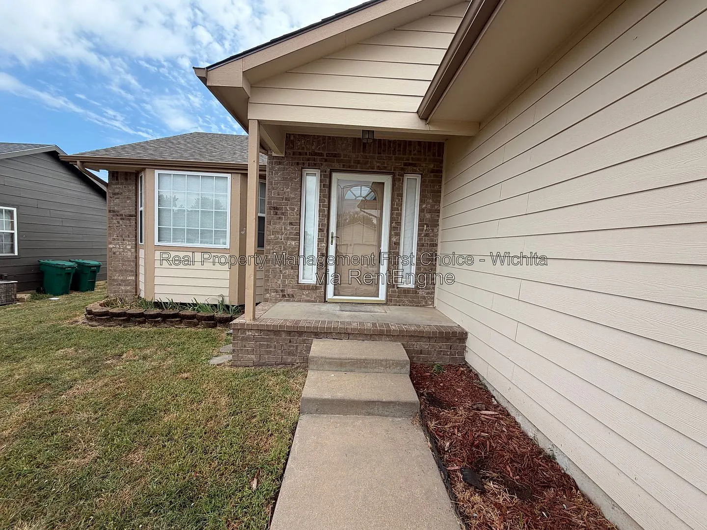 3 bed, 3.0 bath, 2500 sqft, $1,900 — Photo 3