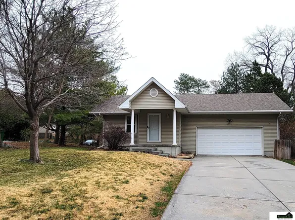 3714 Loveland Dr, Lincoln, NE 68506