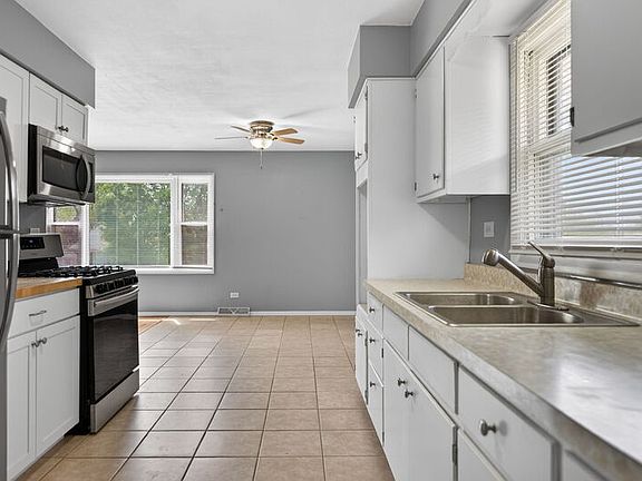 5th image of 5870 Garrett Ln #1