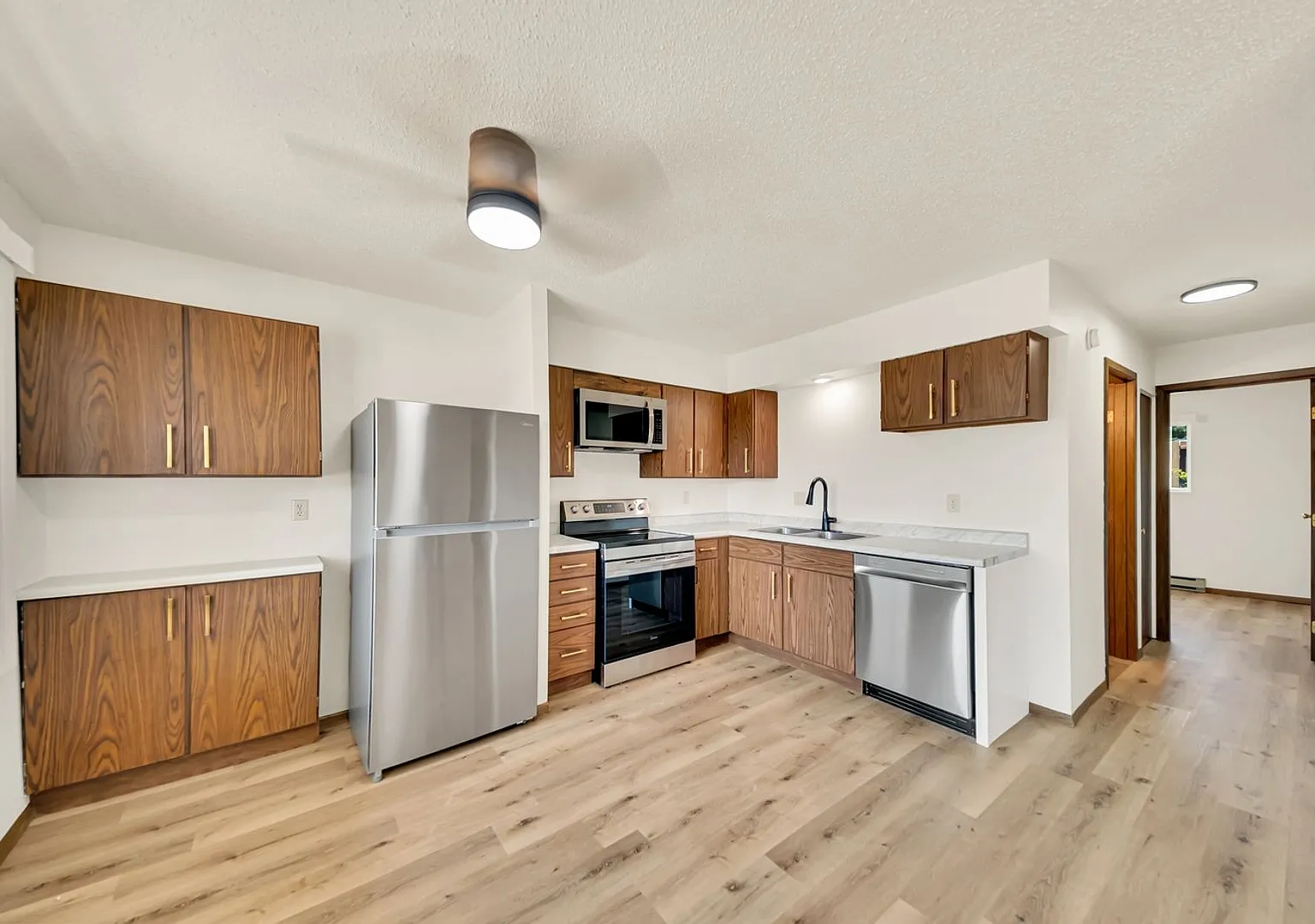 Dakota Drive Apartments — Photo 1