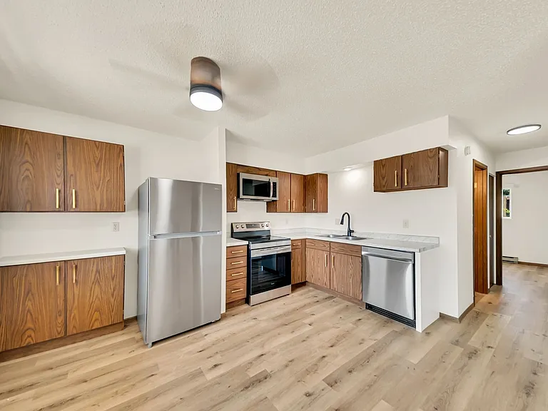707 Dakota Dr — Photo 1