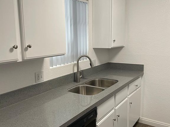 4th image of 931 Tularosa Dr #5