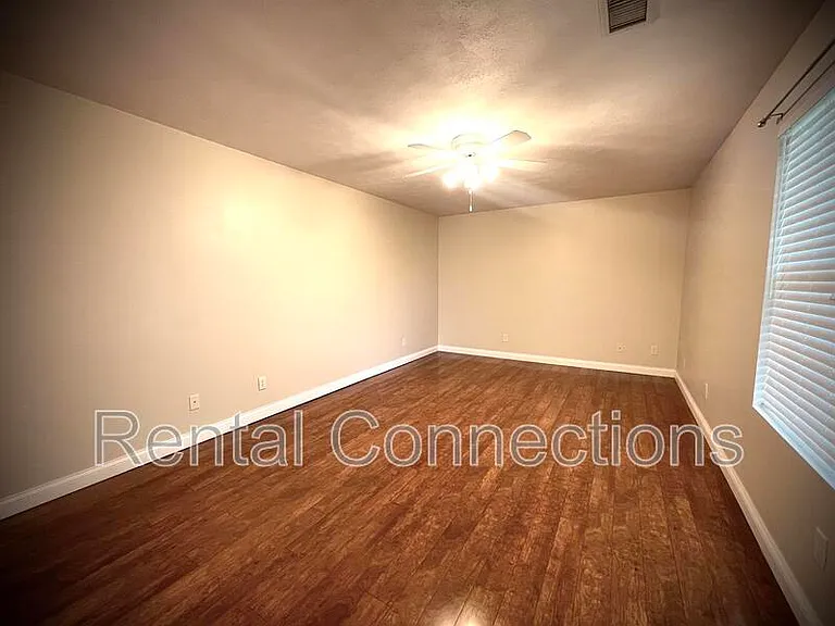 112 Stable Dr — Photo 8