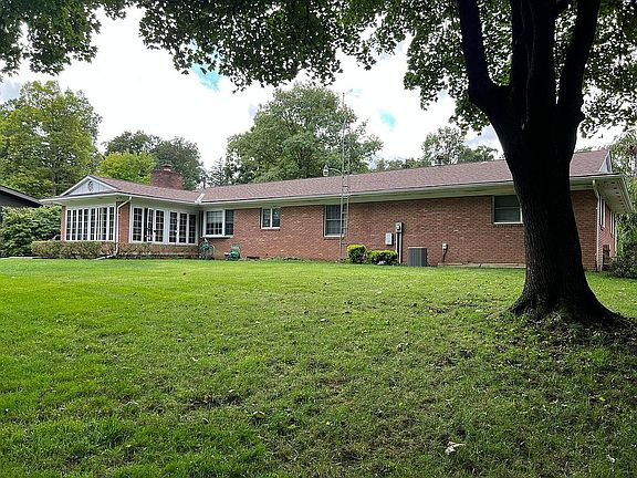 4th image of 952 Laura Dr