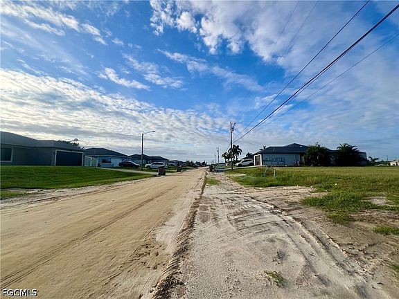 3rd image of 1424 NE 9th Ave