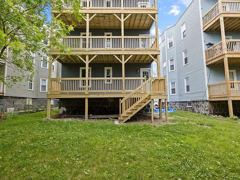16 Leslie St #2 — Photo 20