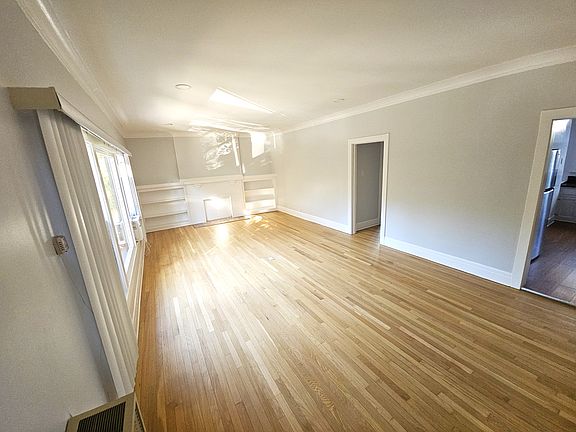 2nd image of 1424 N Gardner St #107