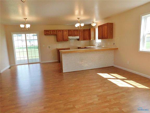 5th image of 209 Vicki Dr
