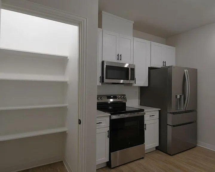 1158 E Earle St — Photo 9