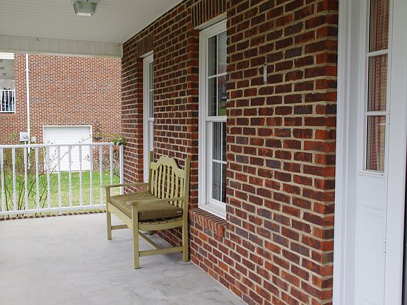 4th image of 355 Courtney Dr