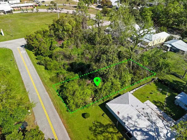 111 11th St, Apalachicola, FL 32320