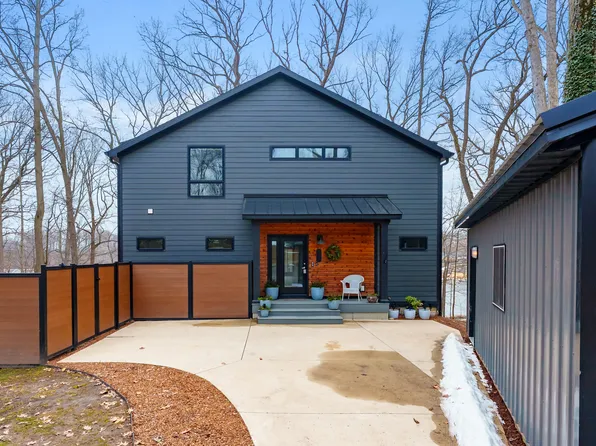 130 Singer Lake Trl, Baroda, MI 49101