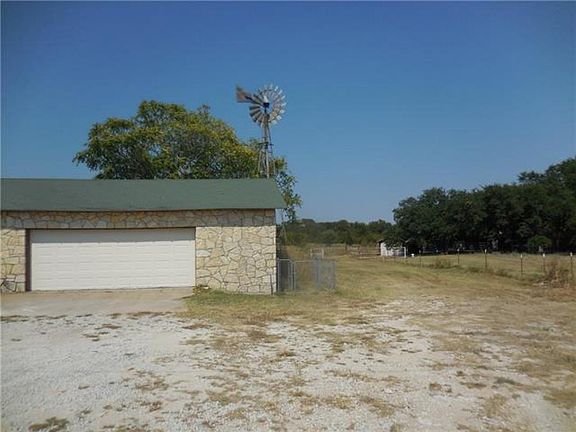 3rd image of 4704 E Highway 377