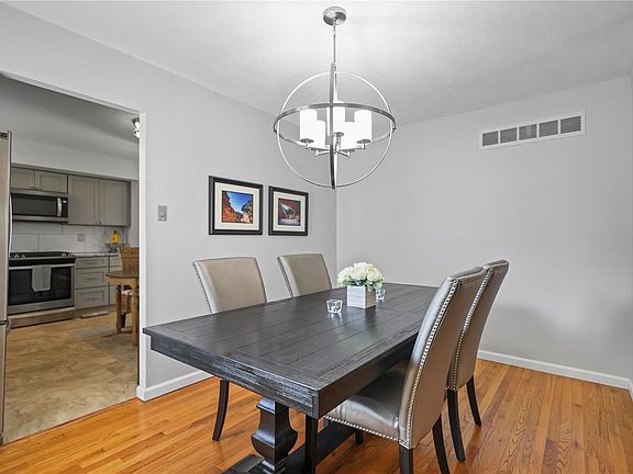 4th image of 11855 Rollingsford Dr