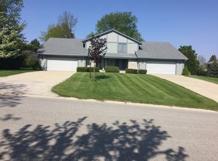 585 Hiview Dr, Brookfield, WI 53045