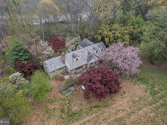 2nd image of 717 Hillen Rd