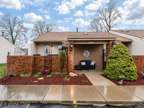 62072 Yorktown Dr Unit 1, South Lyon, MI 48178