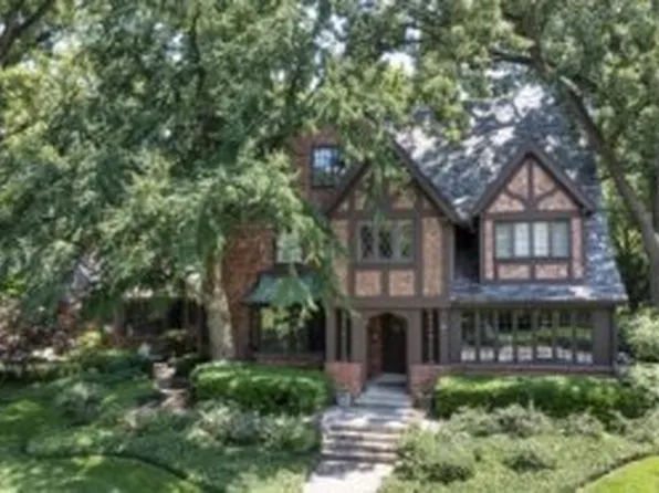 220 Woodstock Ave, Kenilworth, IL 60043