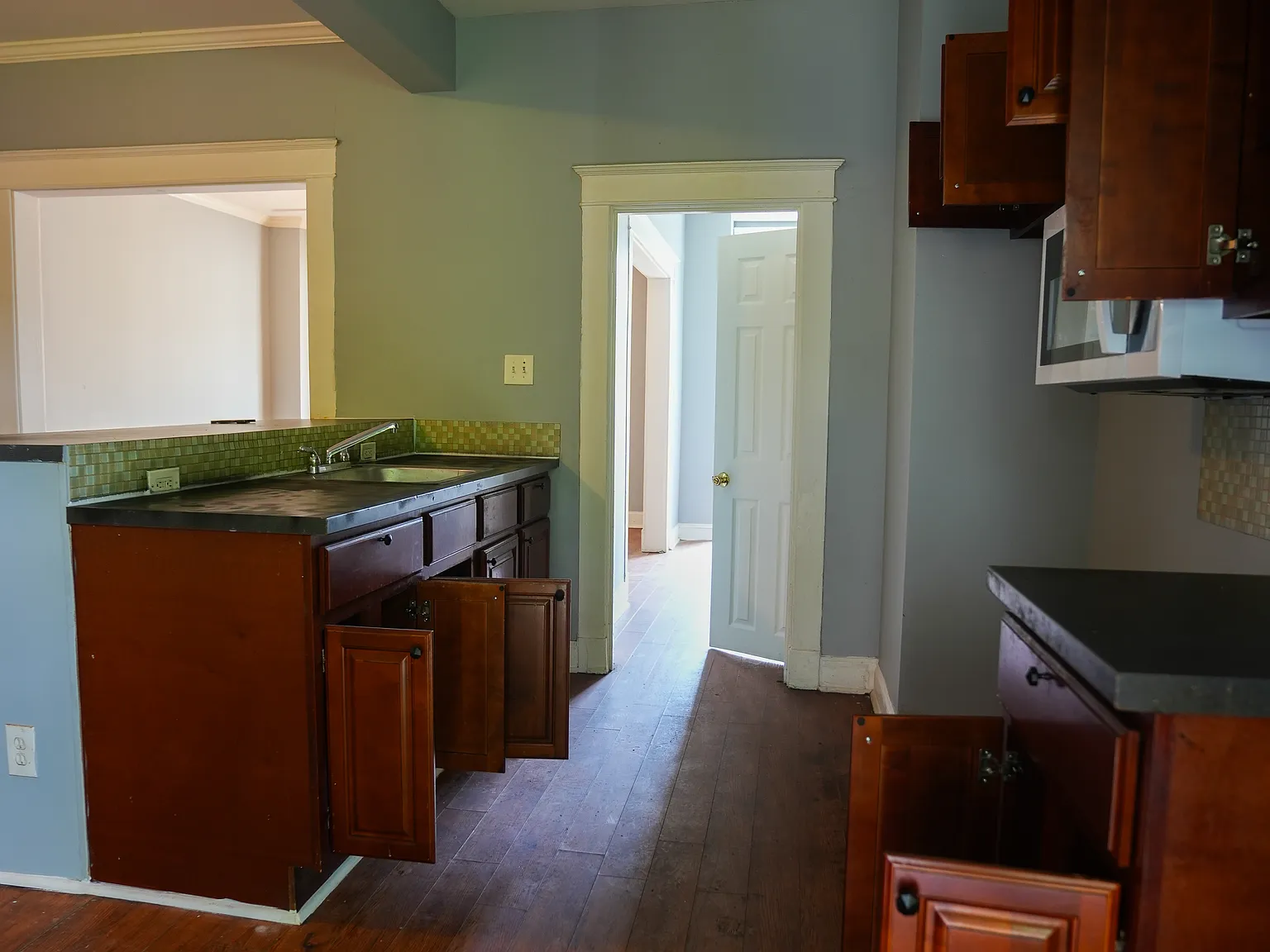 3 bed, 1.5 bath, 1200 sqft, $1,900 — Photo 4