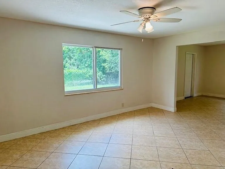3421 Helena Dr — Photo 5