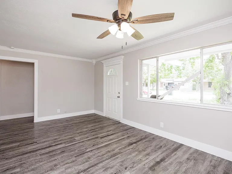 5322 Bonham St — Photo 7