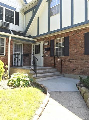 1st image of 173 Doxbury Ln