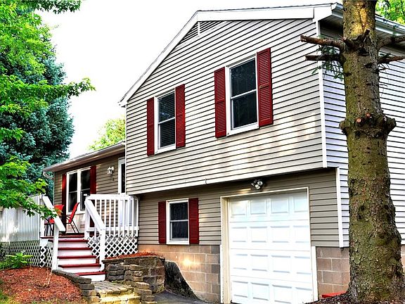 2nd image of 16 Coachlight Cir