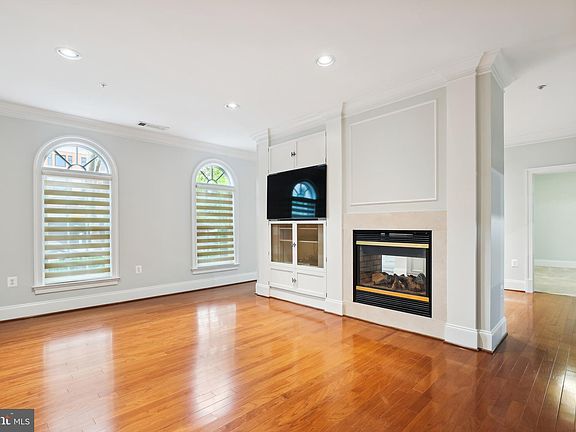 5th image of 635 1st St APT 104