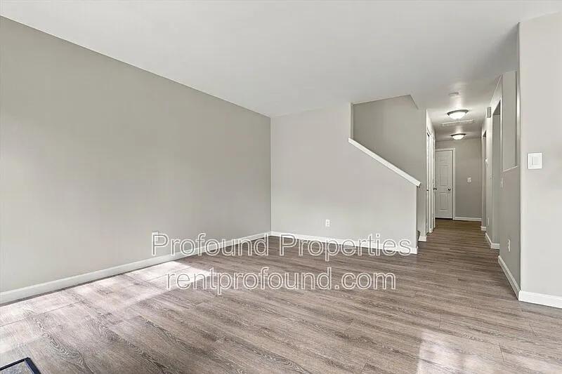 3 bed, 1.5 bath, 1398 sqft, $2,495 — Photo 4