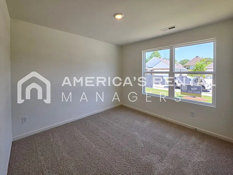 324 Oakmont Cir — Photo 9