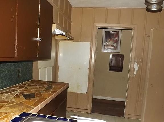 3rd image of 4895 Dallas Ave