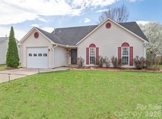 922 Woodhill Dr, Fletcher, NC 28732