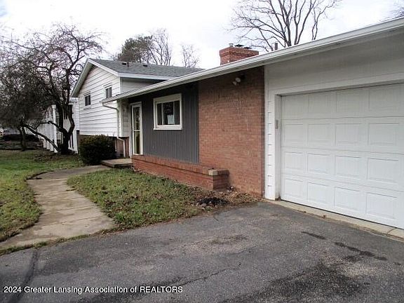 3rd image of 1611 Woodside Dr