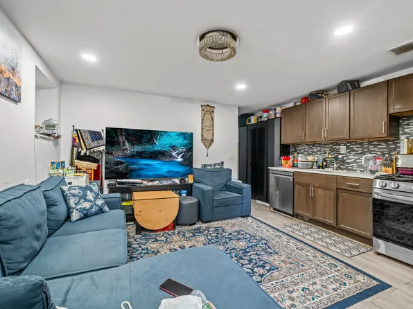 904 Avenue C image 11 of 15