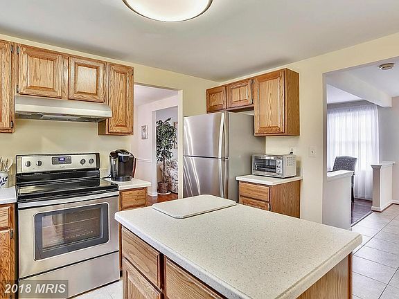 3rd image of 906 Man O War Ln