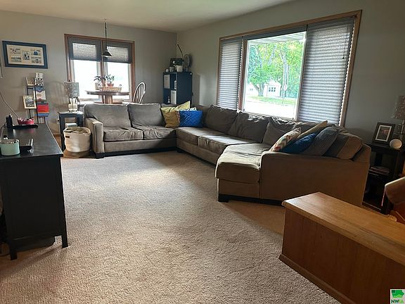 3rd image of 4654 Glenn Ave