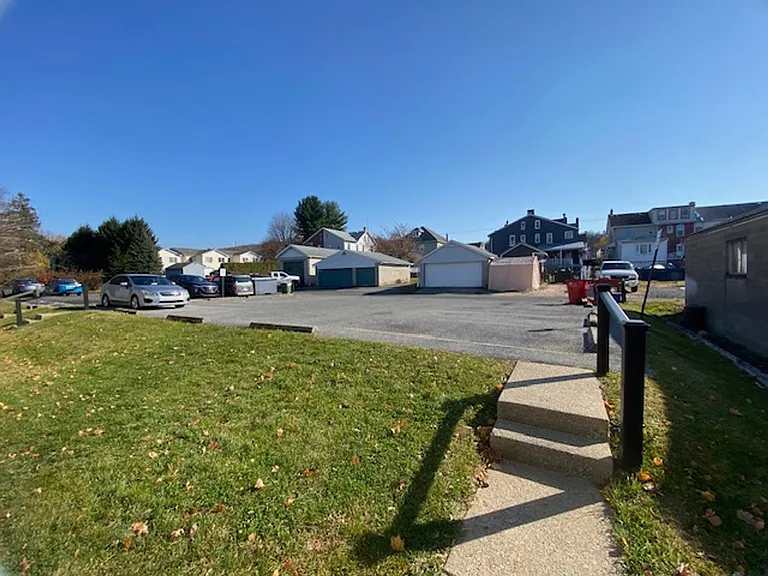 532 Broad St — Photo 11