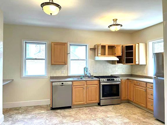 5th image of 40 Manthorne Rd #2