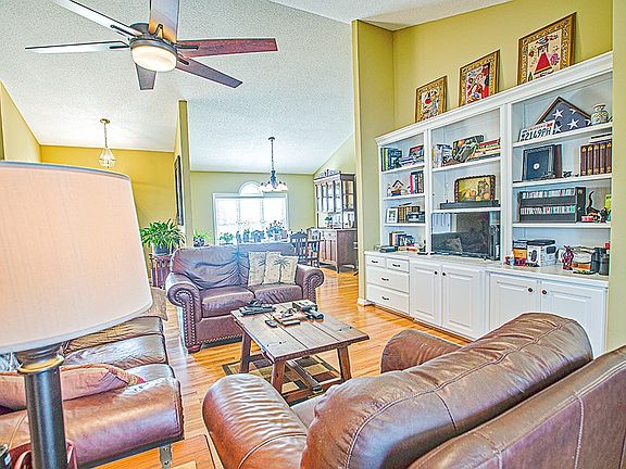 4th image of 318 Driftwood Dr