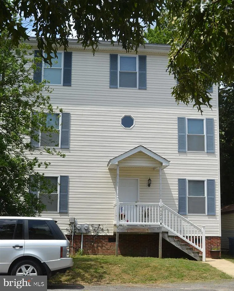 3 bed, 2.5 bath, 2100 sqft, $2,095 — Photo 1