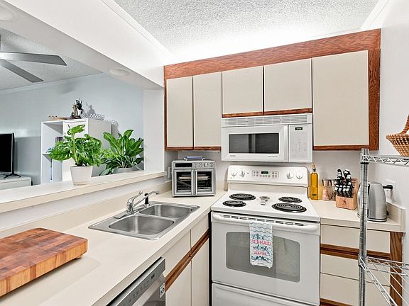 4th image of 415 Ocean Creek Dr. #2252