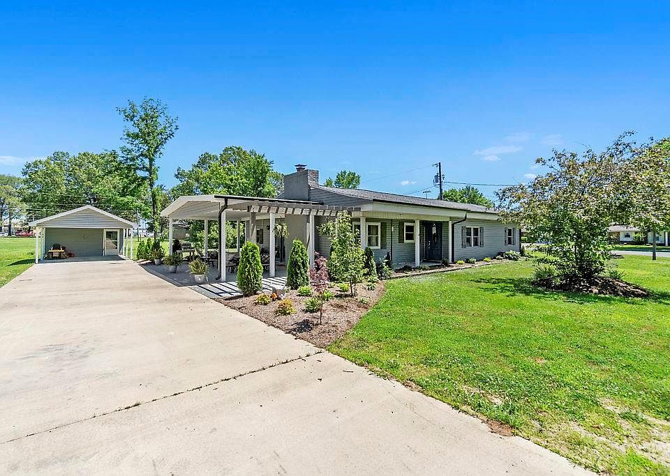 1st image of 600 Hazel Dr