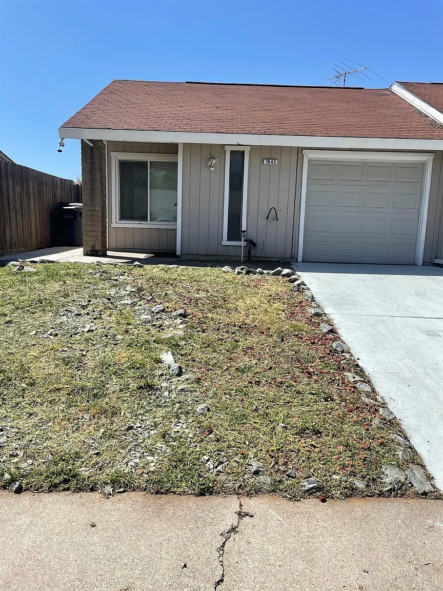 7642 Lakewood Park Dr photo 1