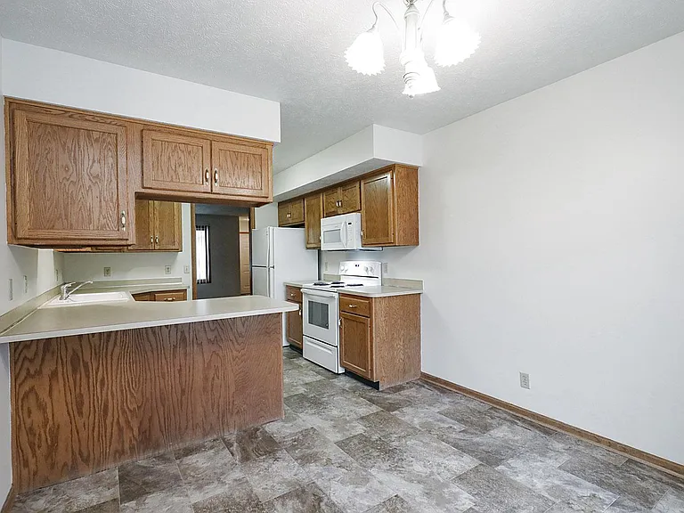 1107 Knox St — Photo 5