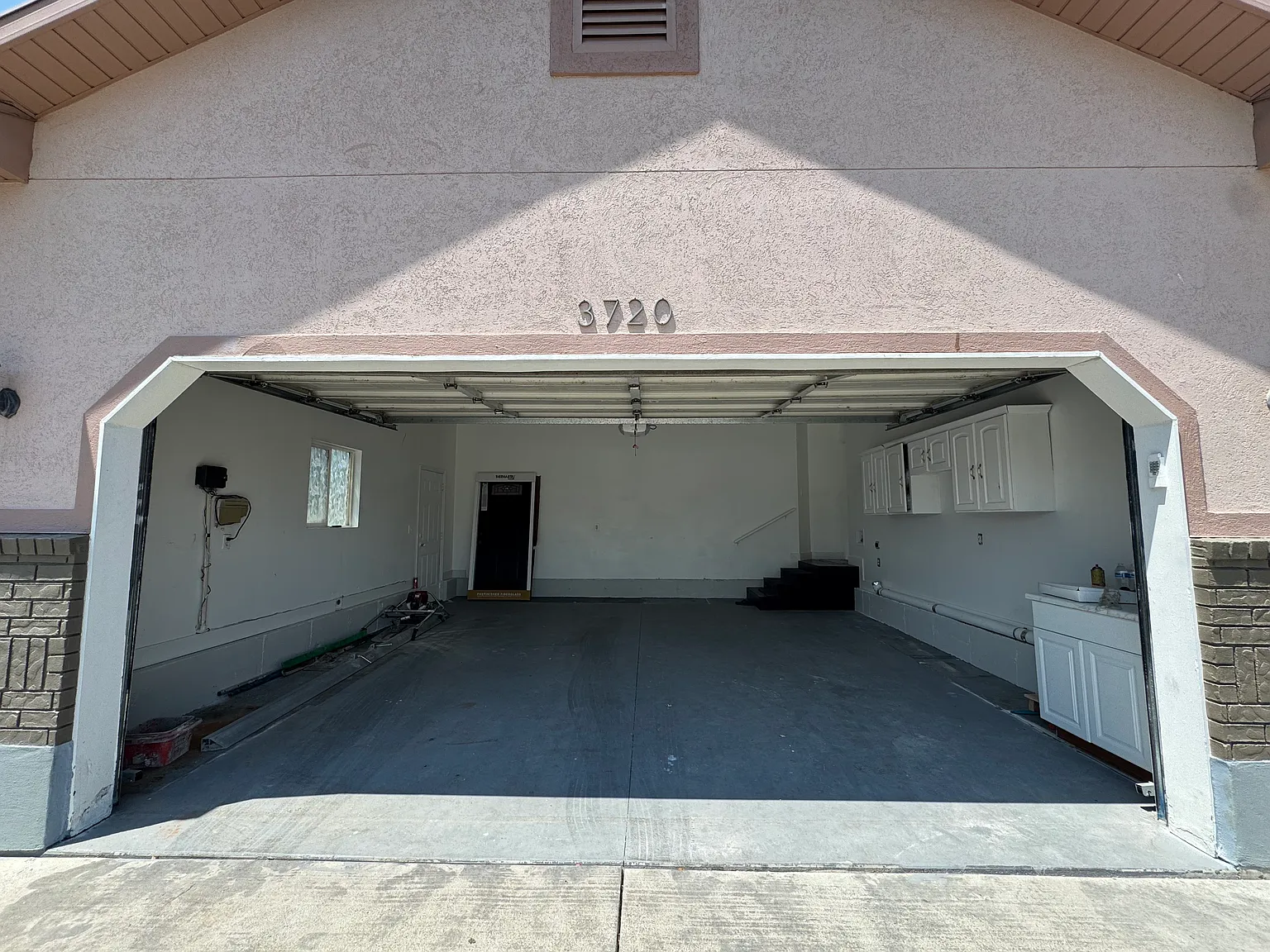 6 bed, 1302 sqft, $3,400 — Photo 1