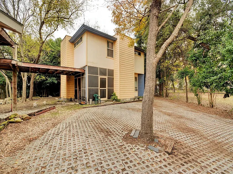 7106 Guadalupe St #B — Photo 13