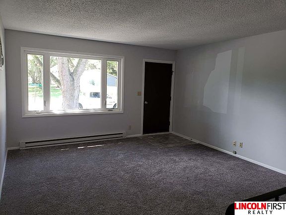 3rd image of 900 Applewood Dr