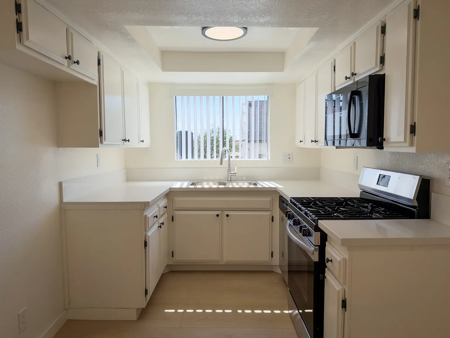 2 bed, 1100 sqft, $2,845 — Photo 3